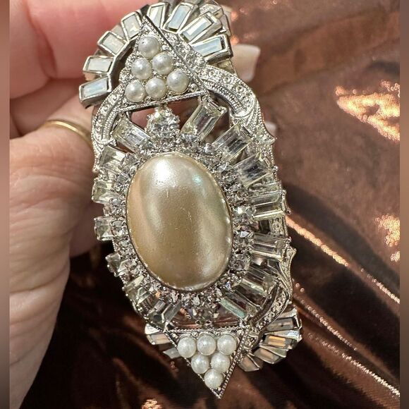 Elizabeth Cole Statement Bracelet – Vintage Glamour & Elegance Silver and Pearl - Picture 13 of 17